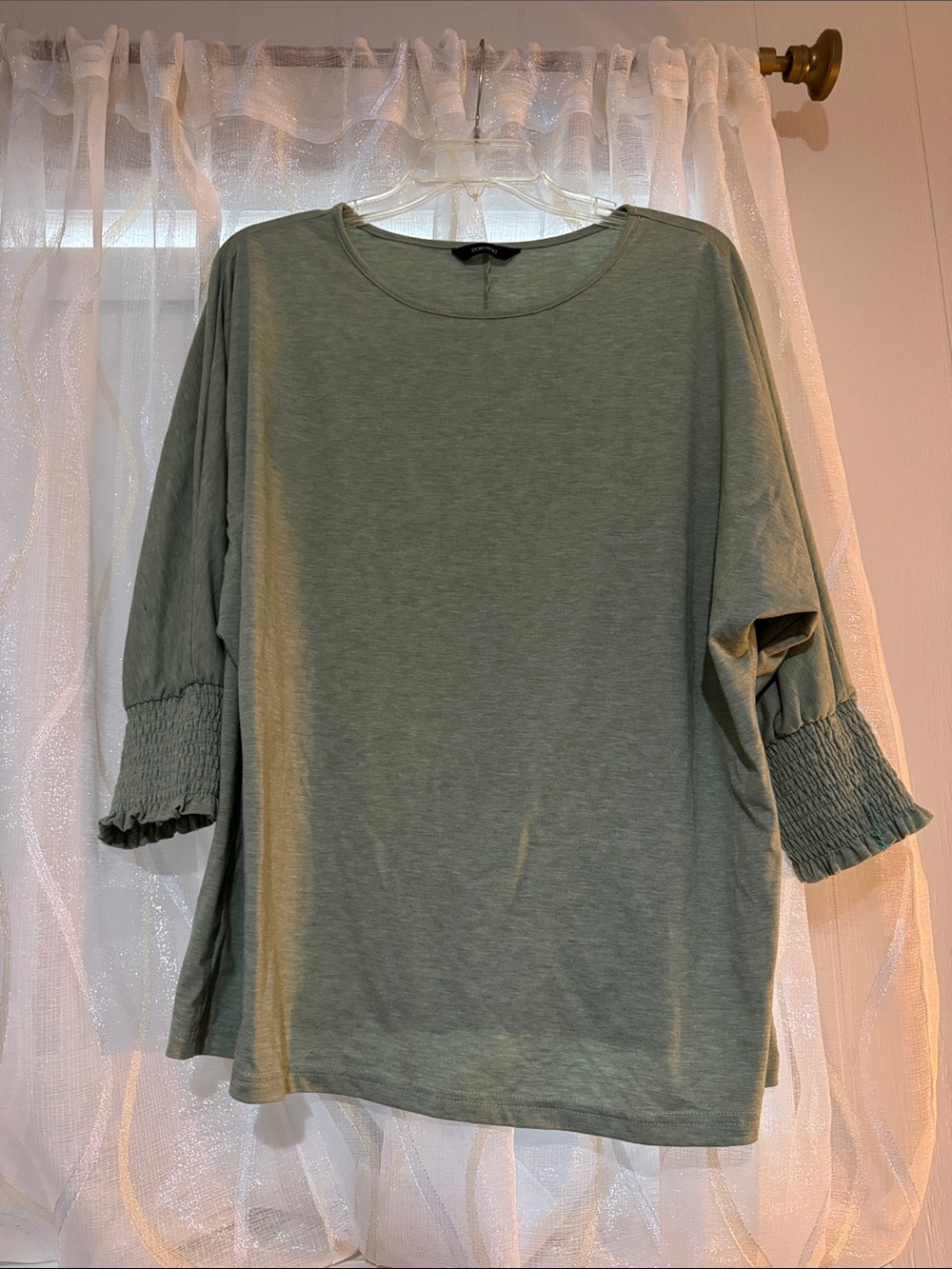 Women’s Relaxed Smocked-Sleeve Long Sleeve Top in Sage Green